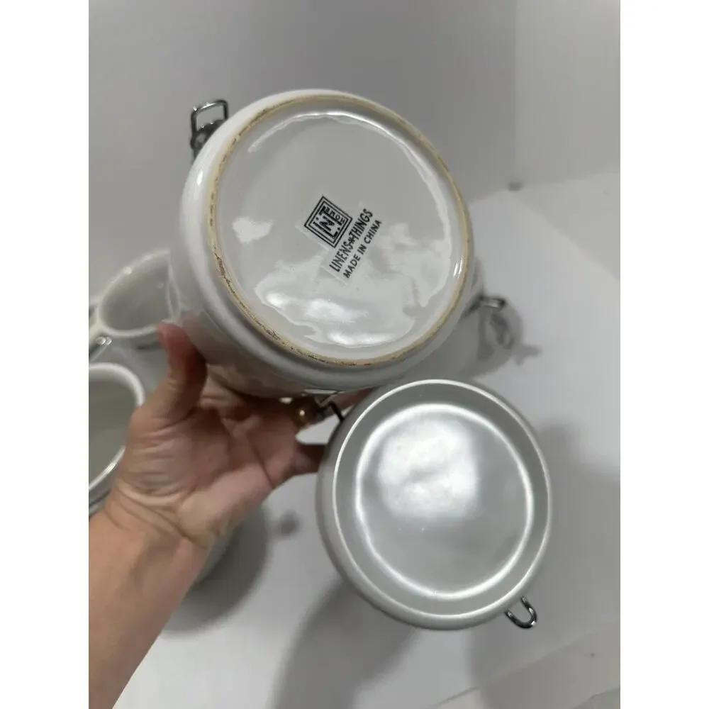 Linens N Things Set Of 4 Canisters Lock Jar airtight seal White Canister‎ Coffee
